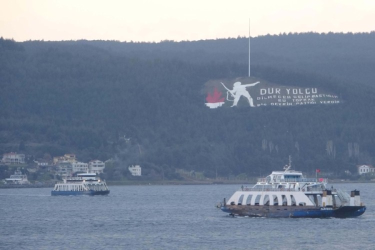 Bozcaada ve G&ouml;k&ccedil;eada'da feribot seferlerine fırtına engeli