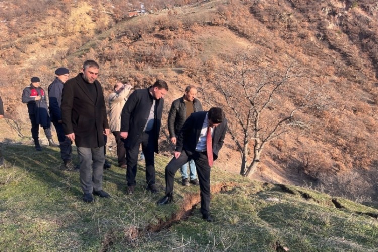 Sivas'ın Koyulhisar il&ccedil;esinde heyelan