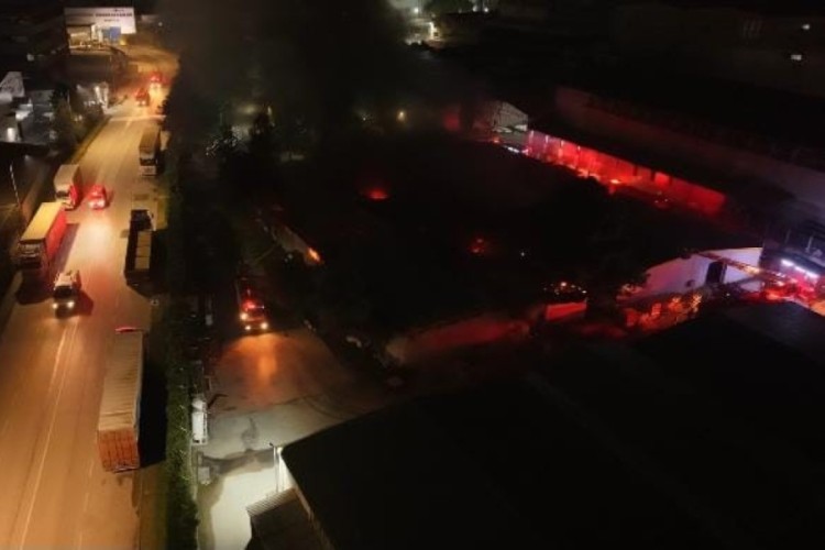 Bursa'da fabrikada yangın! Çok sayıda ekip sevk edildi