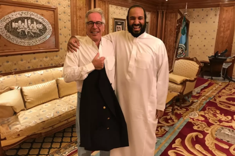 Bu nasıl bir ağ? Epstein'ın masasında duran olay fotoğraf