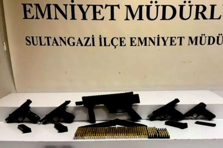 Sultangazi'de silah ka&ccedil;ak&ccedil;ılarına operasyon!