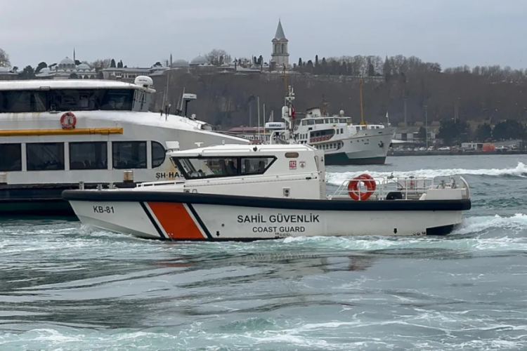 İstanbul Karak&ouml;y İskelesi'nde denizde kadın cesedi bulundu