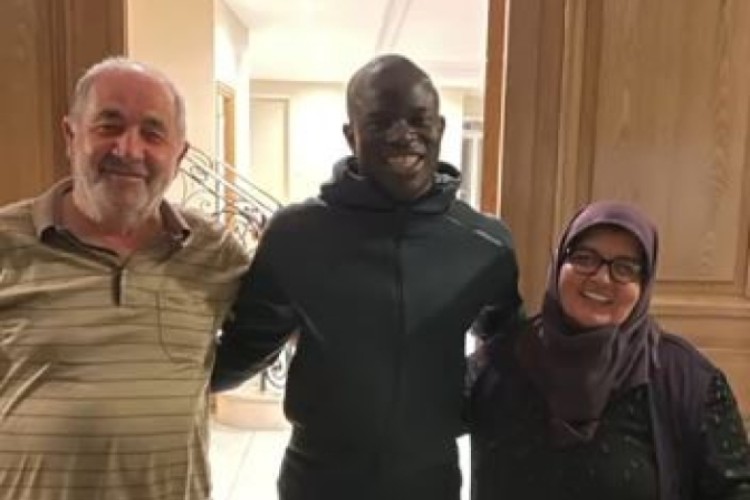 Fenerbahçe'nin yeni transferi Kante'ye 'anne' şefkati: O gelir beni bulur