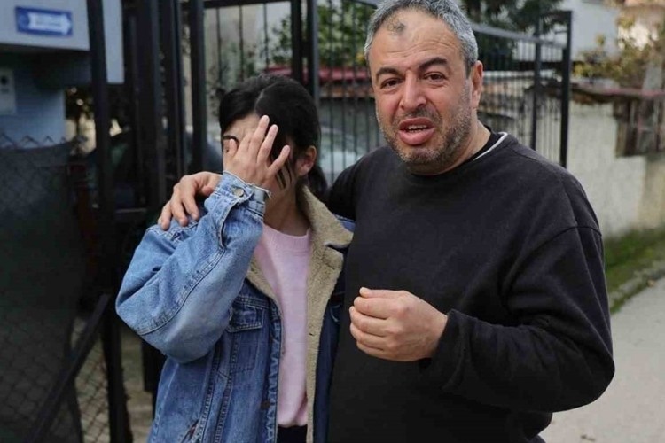 Arkadaşına güvendi, hayatı karardı:  IBAN'ını kullandıran genç kız...