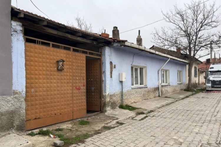 &Ccedil;amaşır makinasındaki ka&ccedil;ak elektrik gen&ccedil; kadını &ccedil;arptı