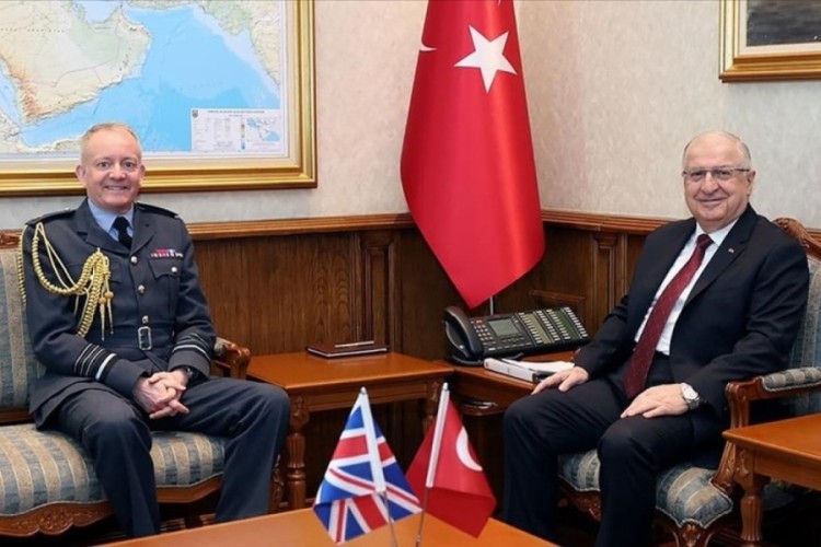 Milli Savunma Bakanı G&uuml;ler, Birleşik Krallık Genelkurmay Başkanı Orgeneral Knighton'ı ağırladı