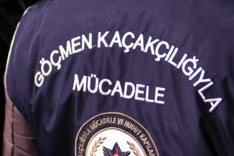 3 ilde g&ouml;&ccedil;men ka&ccedil;ak&ccedil;ılığı operasyonu: 11 tutuklama