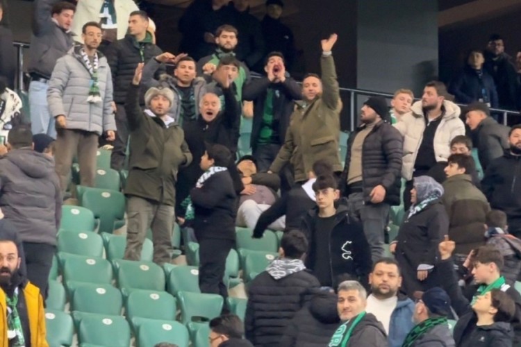 Beşiktaş trib&uuml;n&uuml; karıştı, 15 taraftara adli işlem yapıldı