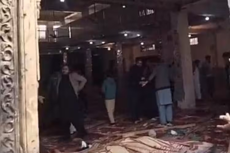 Cuma namazı kana bulandı! Çok sayıda kişi...