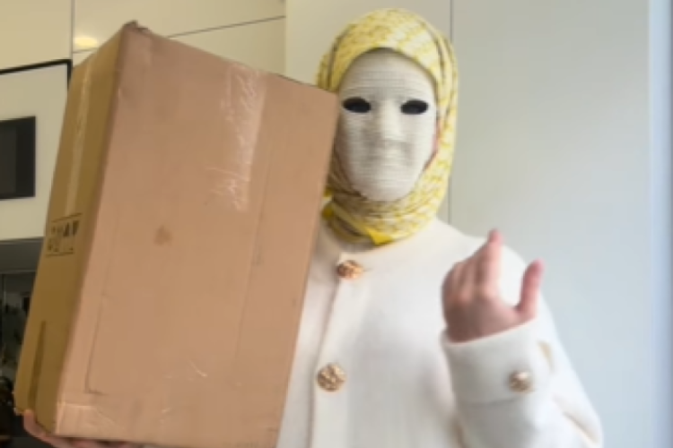 Eşi istemeyince bakın videolara nasıl çıkıyor?