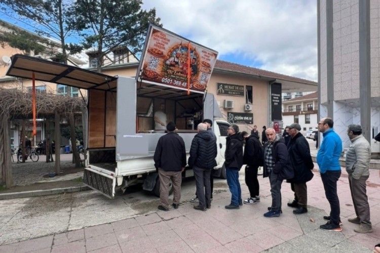 Bursa'da eşi benzeri görülmemiş adak! Lokmacı bile şaşırdı...