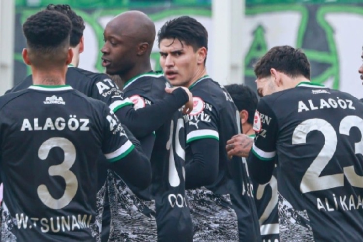 Süper Lig hayalleri yıkılınca takımın yarısını gönderdi...