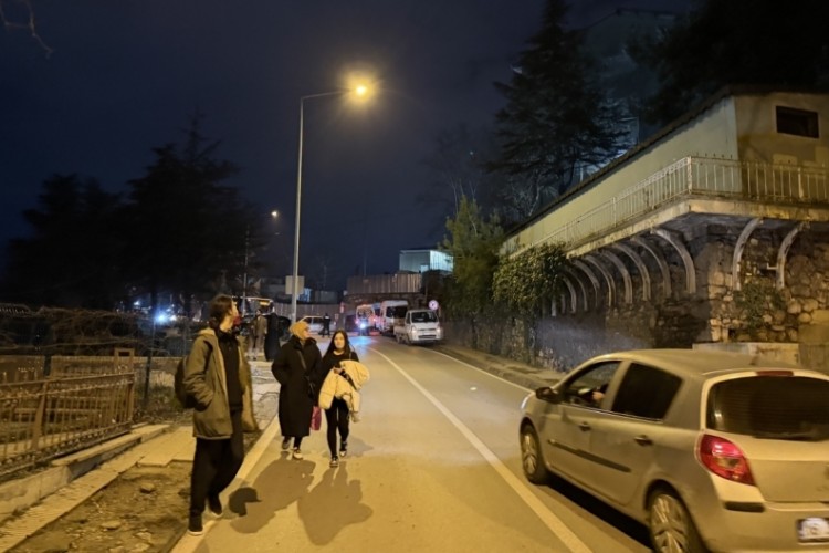 SON DAKİKA! Bursa'da heyelan felaketi! Tophane yolu kapandı...