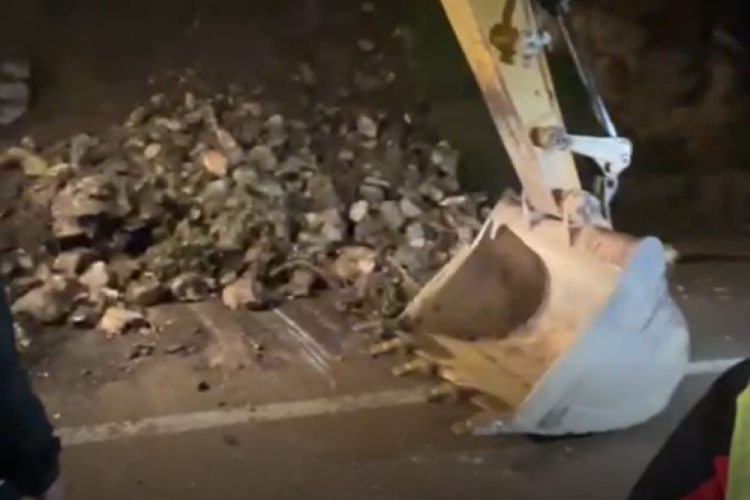 Bursa'nın tarihi surları risk altında mı? AFAD ve uzmanlar bölgeye indi...