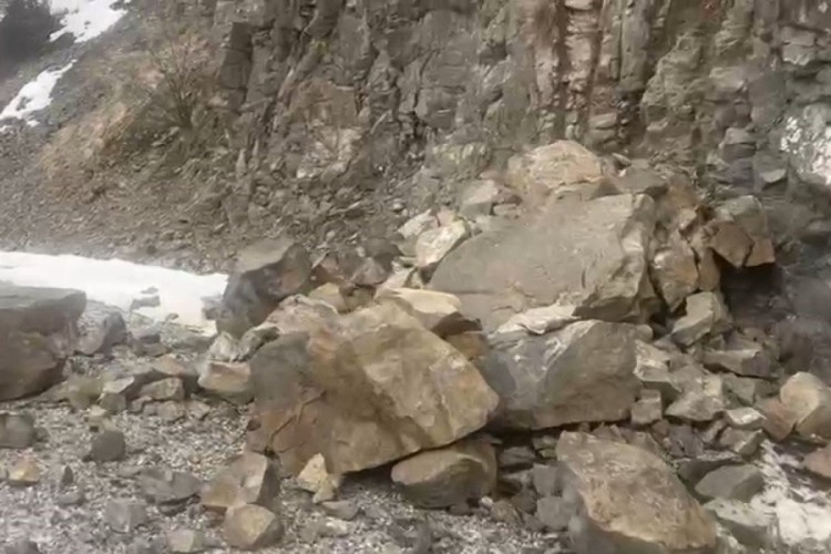 Erzincan'daki 4,9'luk depremin merkez &uuml;ss&uuml;nden yeni g&ouml;r&uuml;nt&uuml;ler!