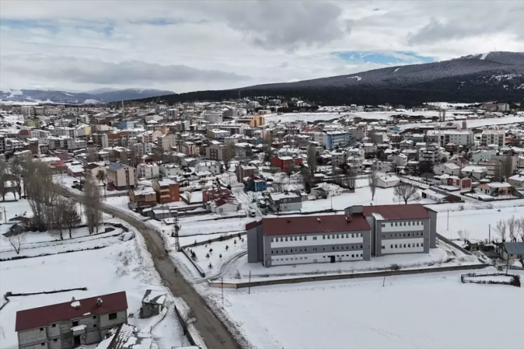 Kars ve Ağrı'da kar, Ardahan'da soğuk hava etkili oldu