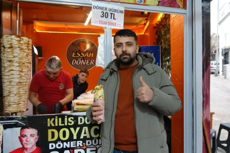 Tavuk d&ouml;ner fiyatını g&ouml;ren inanamıyor! 'Bize maliyeti 12 lira'