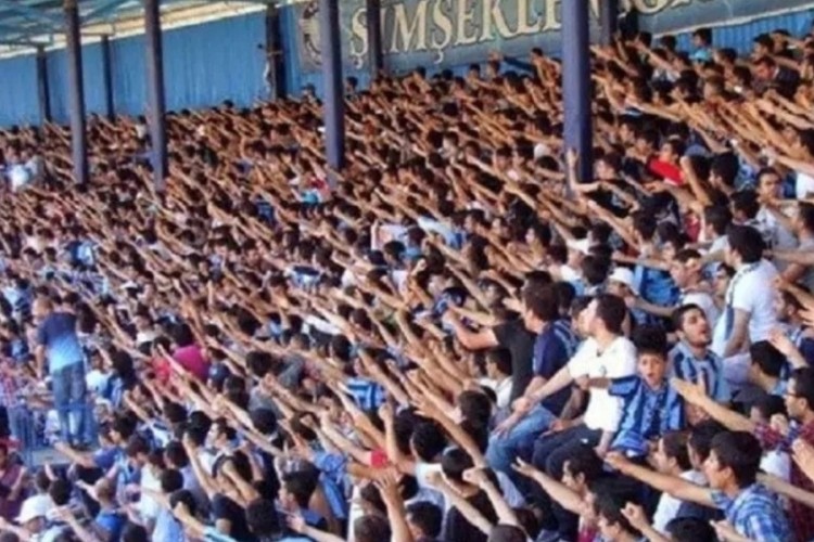 Türk futbolunun 86 yıllık efsane kulübü taraftarlarının...