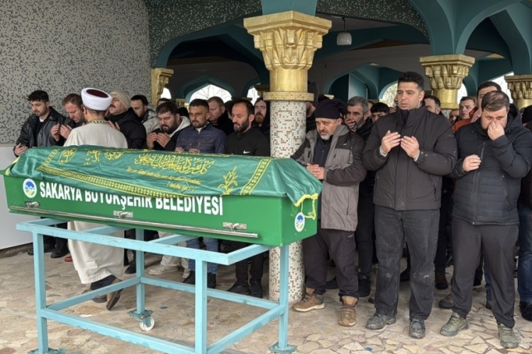 Emekli polisin &ouml;ld&uuml;rd&uuml;ğ&uuml; MHP il&ccedil;e başkanı son yolculuğuna uğurlandı