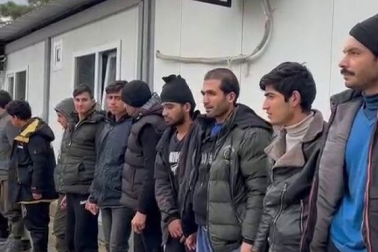 Durdurulan minibüste 20 düzensiz göçmen yakalandı!