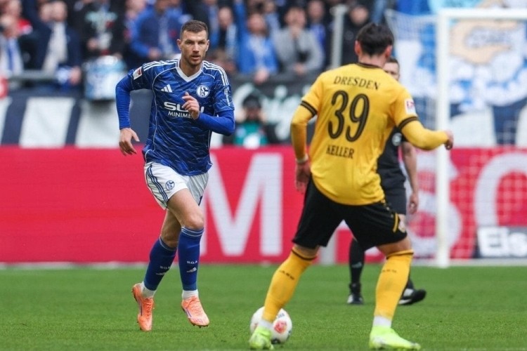 Edin Dzeko'nun golleri Schalke'ye yetmedi
