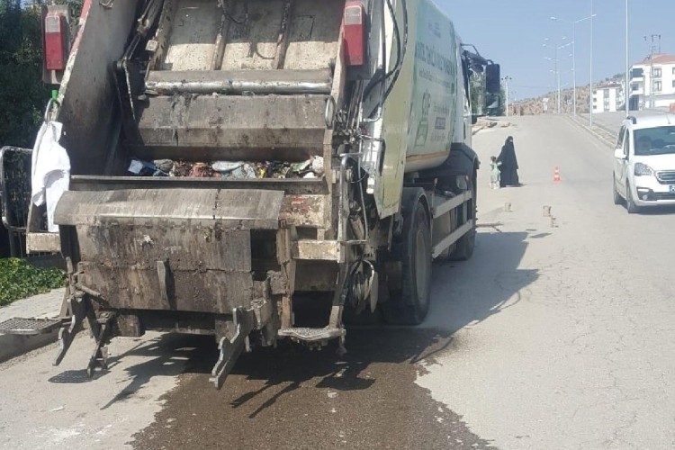 Çöp kamyonunda korkunç ölüm! Pres kısmına sıkıştı