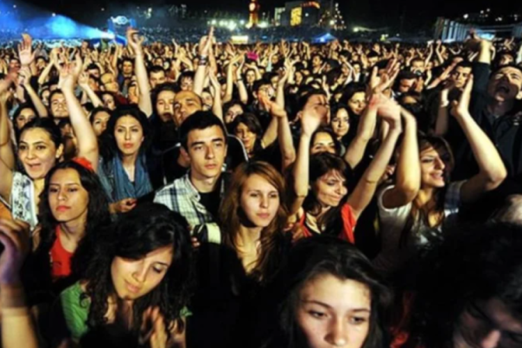 T&uuml;rkiye'nin en gen&ccedil; n&uuml;fus oranına sahip şehirleri belli oldu