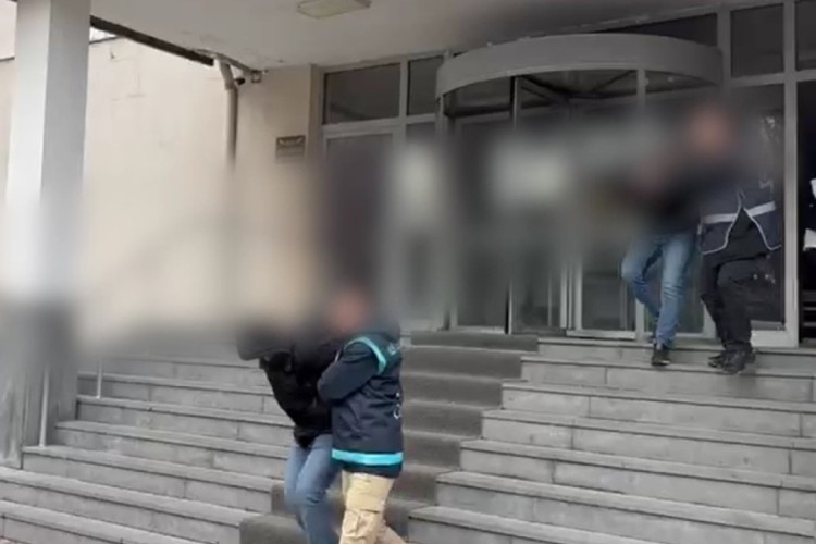 Kayseri'de iş insanına uygunsuz görüntülerle şantaj yapan 3 kişi yakalandı