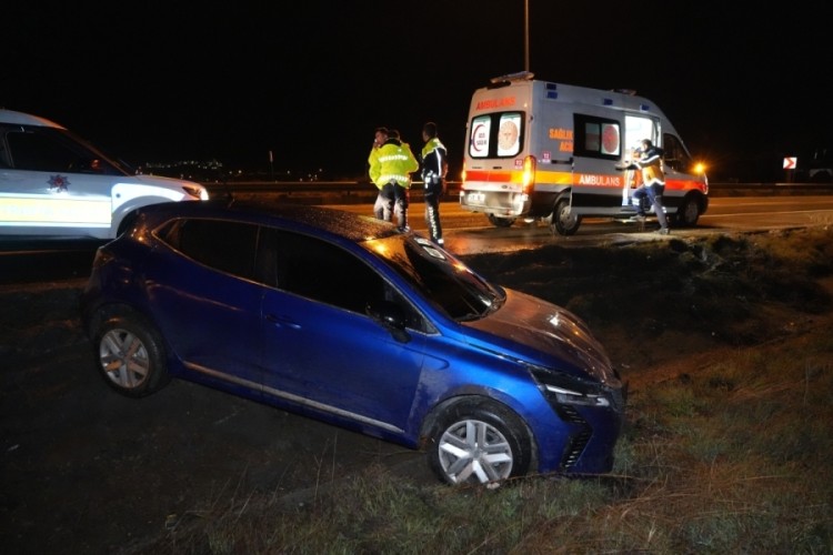 Kontrolden çıkan otomobil şarampole devrildi, sürücü kayıplara karıştı