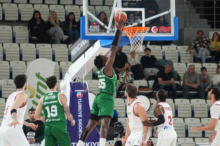 Bursaspor Basketbol, deplasmanda Manisa'ya direnemedi...
