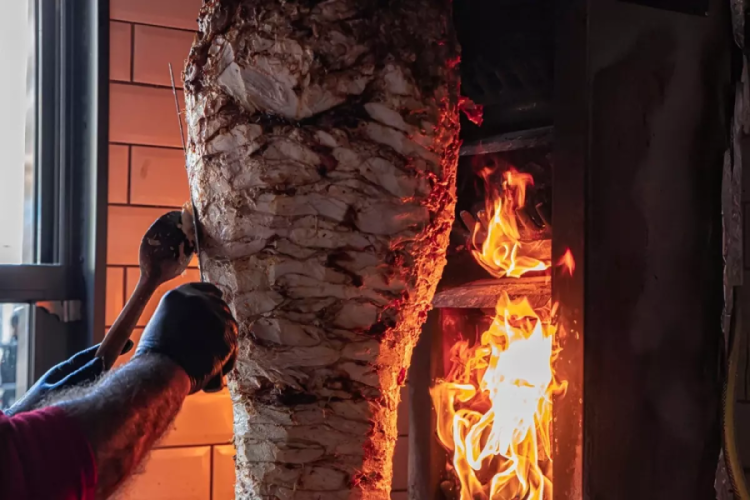Bursa'da da şubeleri bulunan dev döner zinciri satışa çıkarıldı!