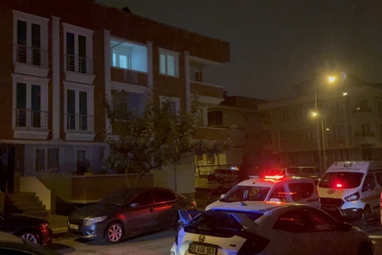 Ablasını bı&ccedil;aklayıp balkondan atladı