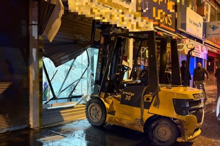 Kuyumcuda forkliftli hırsızlık