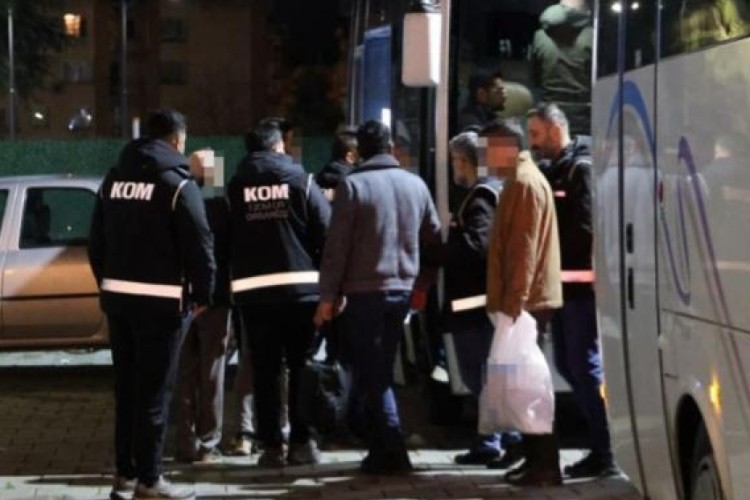 Belediyeye r&uuml;şvet soruşturması: Ş&uuml;pheliler adliyeye sevk edildi...