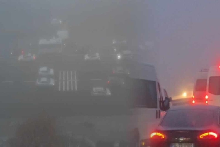Sis ve yağmur İstanbul trafiğini kilitledi