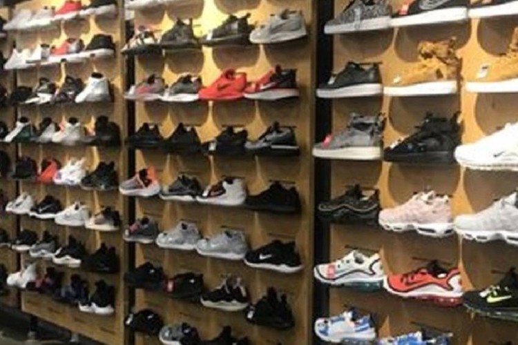 160 mağazalı ayakkabı devi kepenk kapatıyor! Yüzde 50 indirimli satacak...