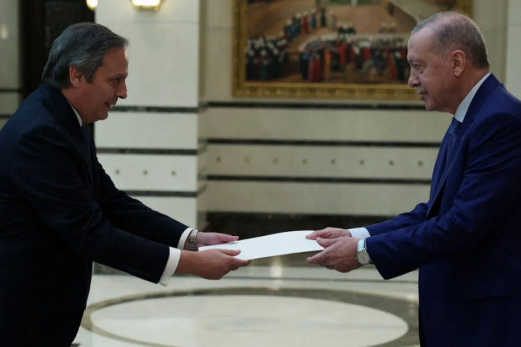 Cumhurbaşkanı Erdoğan, 3 &uuml;lkenin b&uuml;y&uuml;kel&ccedil;isini kabul etti