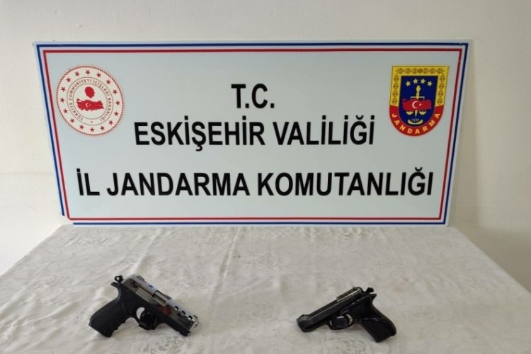Eskişehir'de silah ka&ccedil;ak&ccedil;ılığı operasyonu