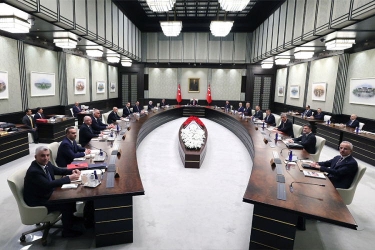 Kabine değişti, iki bakan görevden affını istedi: İşte yerine gelen isimler...