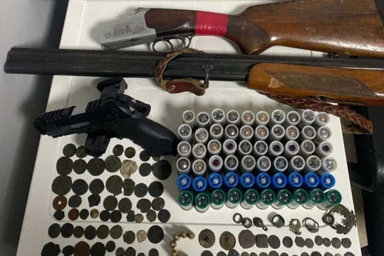 Bursa'da şoke eden operasyon! Tarihi eser, fişek, tüfek...