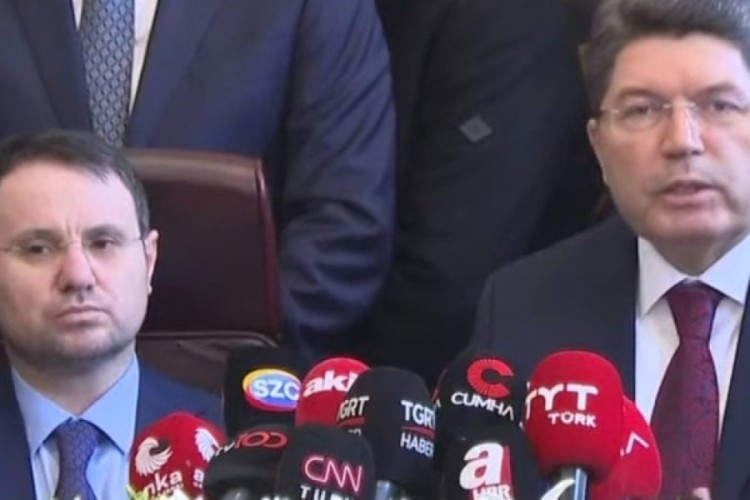 Yeni Adalet Bakanı görevi devraldı!