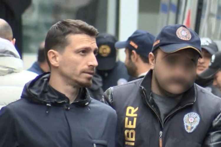 Bursalı ünlü futbolcunun cezaevindeki ilk fotoğrafı paylaşıldı!