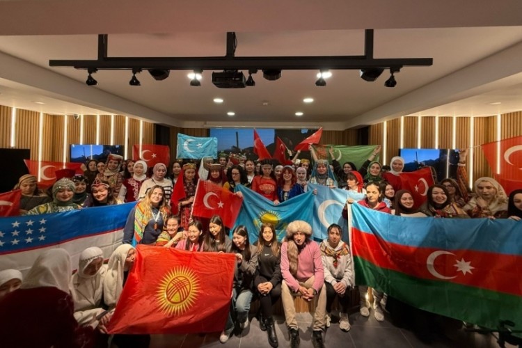 Türk Dünyasından gelen kızlar, Bursa'da buluştu 