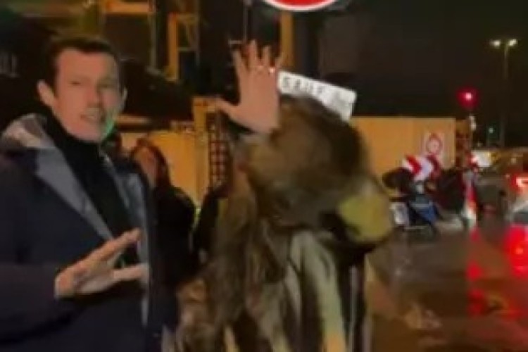 Dua Lipa görüntü vermemek için ortalığı birbirine kattı