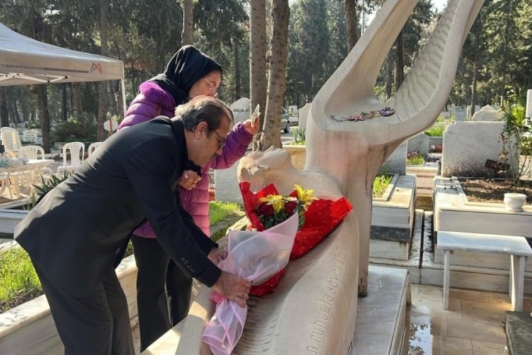 Vahşice katledilen Özgecan Aslan ölümünün yıldönümünde anıldı 