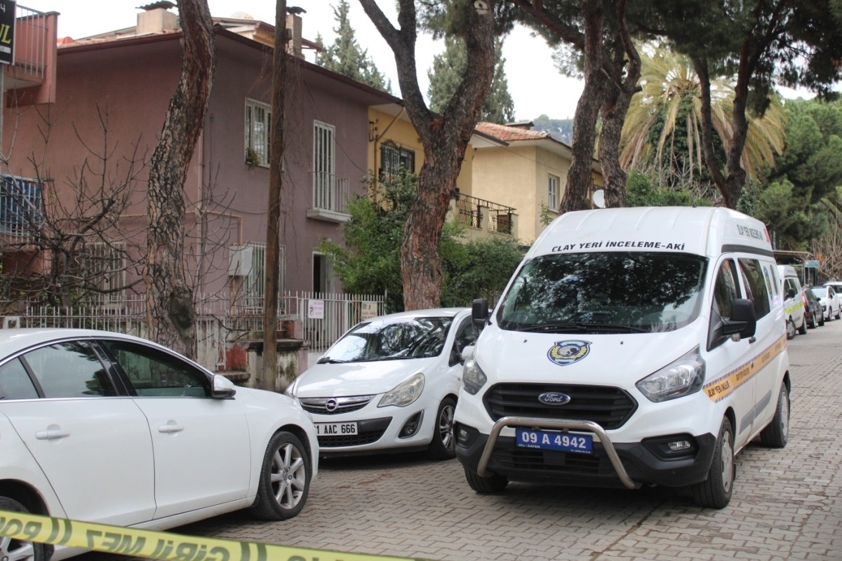 Bıçaklanarak öldürülen yaşlı çiftin evinde incelemeler sürüyor