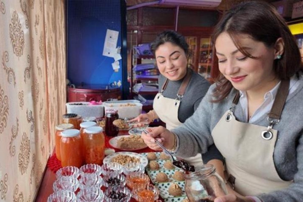 İki kız kardeş işsiz kalınca kendi işini kurdu! 3 masa ile başladılar, şimdi kapısında kuyruk oluyor