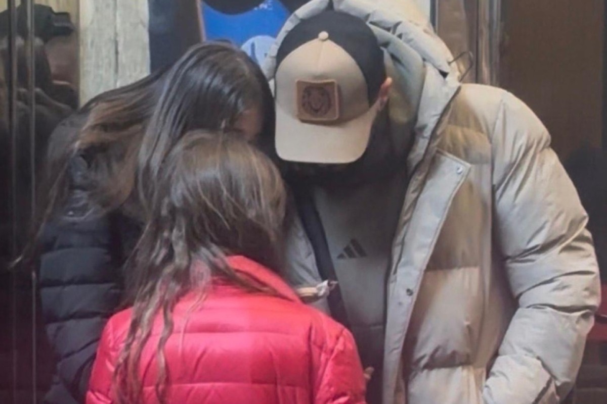 Gökhan Özen'in kızlarıyla gezme keyfi