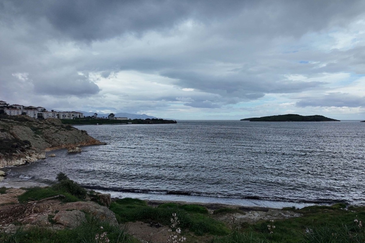 İzmir'de göçmen botu battı: Ölüler var 