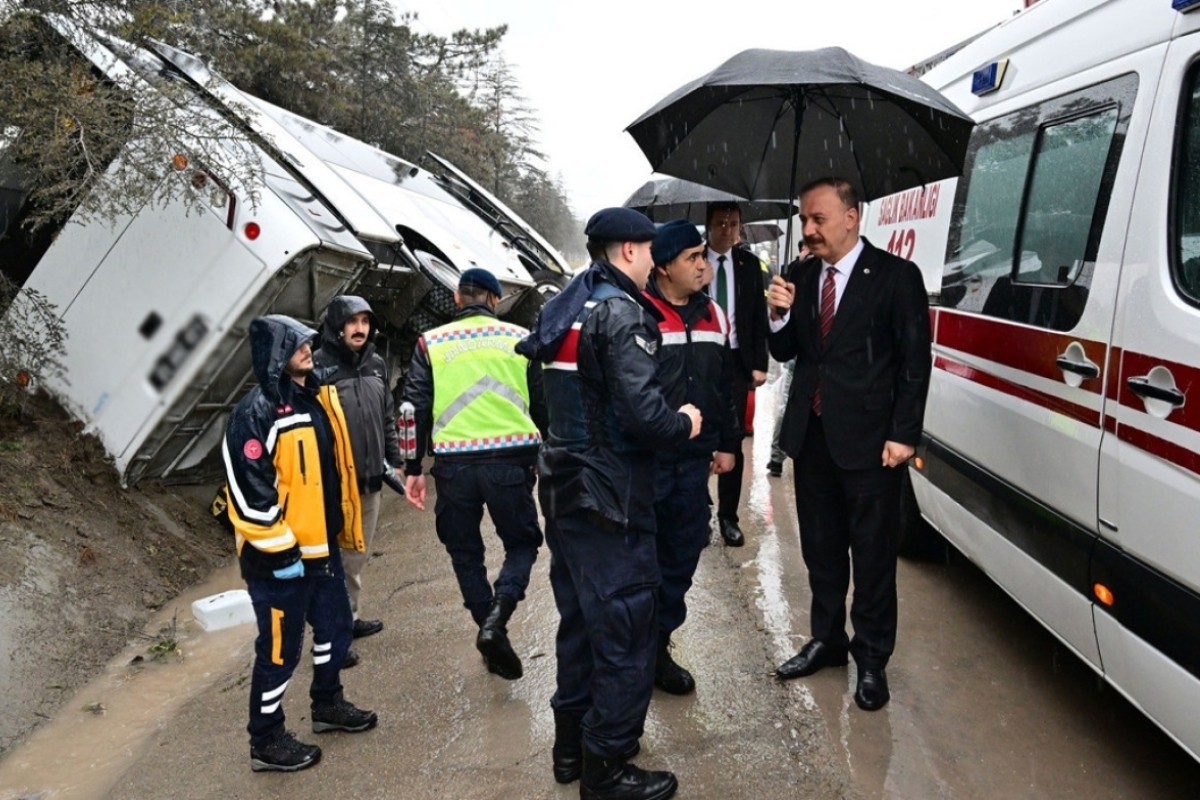 Cezaevi ring aracı devrildi: Yaralılar var